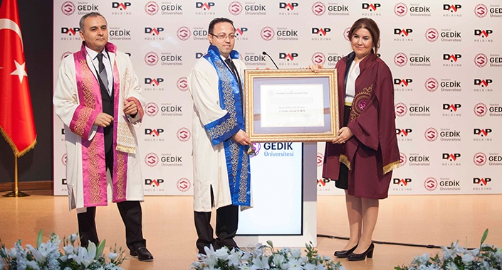 Gedik Üniversitesi’nden Ziya Yılmaz’a Fahri Doktora unvanı