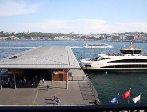 Karaköy’de akıllı yüzer iskele hizmete girdi