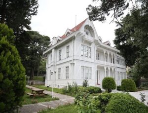 Atatürk Evi Müzesi’nin tapusu sergileniyor