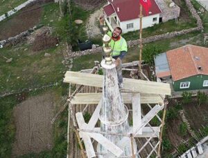 Minare ustaları yüksekliğe meydan okuyor
