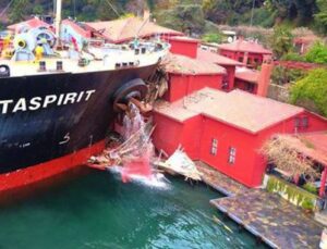 Hekimbaşı Salih Efendi Yalısı’na çarpan gemi Türkiye’den ayrıldı