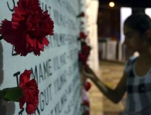 Marmara Depremi’nin 19. yılında hayatını kaybedenler anıldı