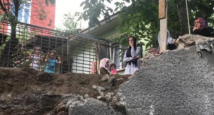 Kartal’da istinat duvarı çöken inşaat mühürlendi