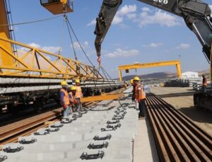 Ankara-Sivas YHT hattında ray serimi