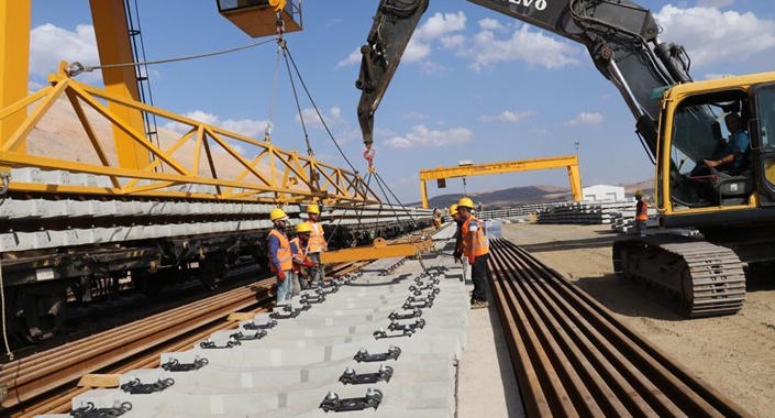 Ankara-Sivas YHT hattında ray serimi