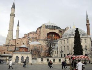 Ayasofya’nın ibadete açılması talebine yetkisizlikten ret