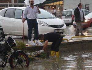 Kastamonu’yu dolu yağışı vurdu: 370 araç ve 90 evde hasar