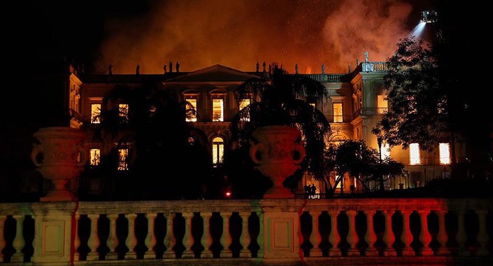 Brezilya’da 200 yıllık müzede yangın çıktı