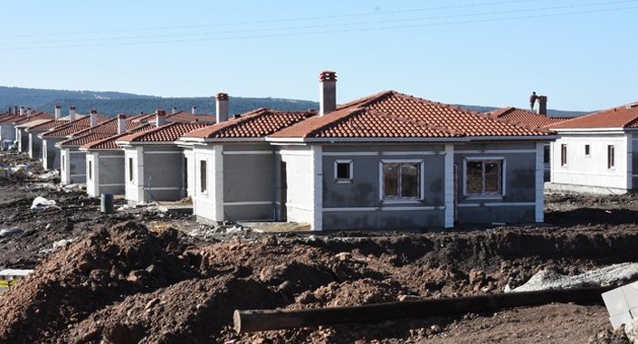 Ayvacıklı depremzedeler kura çekimiyle konutlarına kavuştu