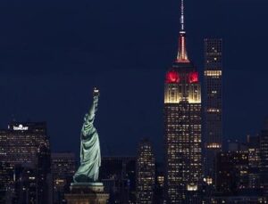 Empire State binası kırmızı-beyaza büründü
