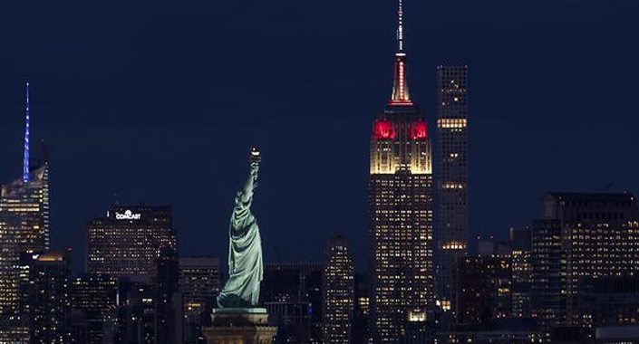 Empire State binası kırmızı-beyaza büründü