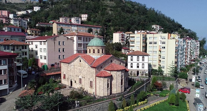Eski kilise binası 30 yıldır tarihe ev sahipliği yapıyor