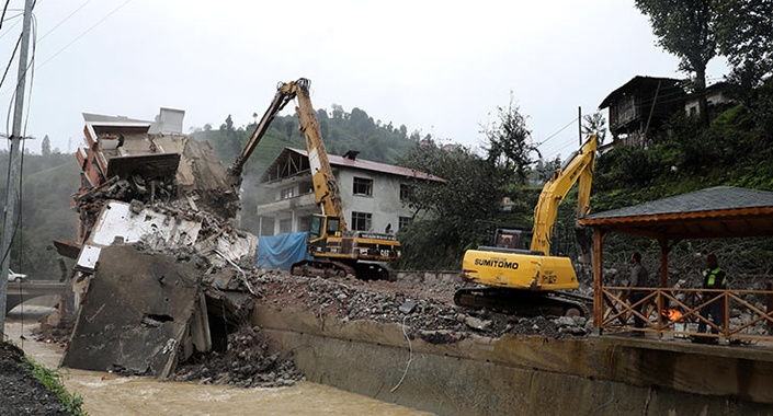 Rize’deki 7 katlı binanın yıkımı tamamlandı