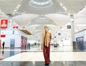Gülse Birsel İstanbul Havalimanı’nda incelemelerde bulundu