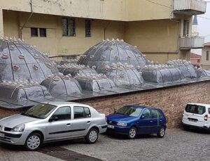 Üzerinde apartman bulunan tarihi hamam restore edildi