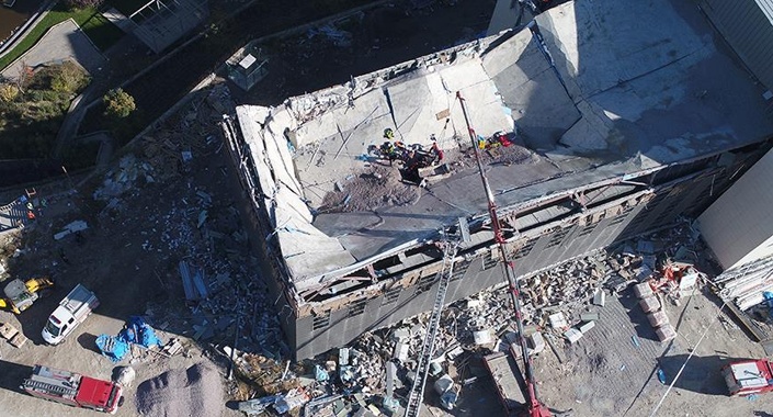 Kayseri’de inşaat halindeki kongre binasının çatısı çöktü