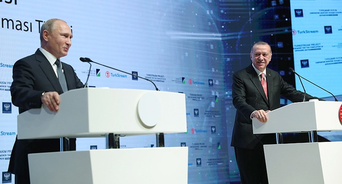 Dünyanın en büyük inşaat gemisi vatandaşların ilgisini çekti