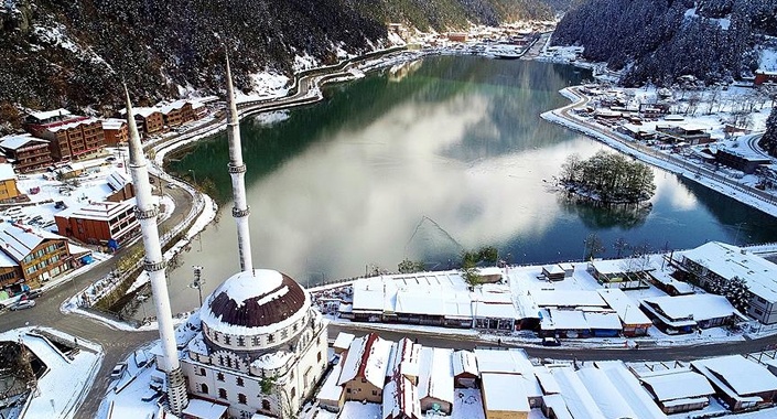 Uzungöl beyaza büründü