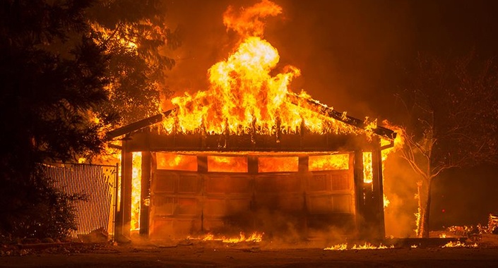 Dünyaca ünlü yıldızların milyon dolarlık evleri kül oldu
