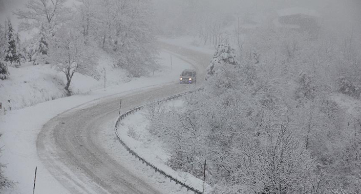 Kar ve tipi nedeniyle 40 yol ulaşıma kapandı