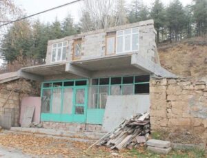 Arazisine duvar örüp imar barışına başvurdu