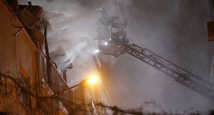 Bayrampaşa’da 4 katlı binada yangın çıktı