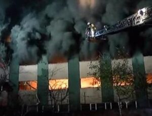 Maltepe’de plastik fabrikasında yangın