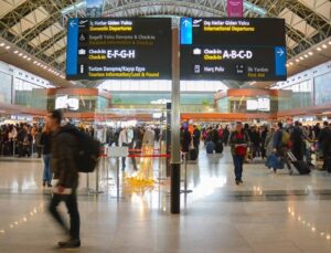 İstanbul havalimanları geçen yılın yolcusunu 11 ayda yakaladı