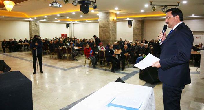 Keçiören Belediyesi Hacıkadın Vadisi’nde tapu dağıtıyor