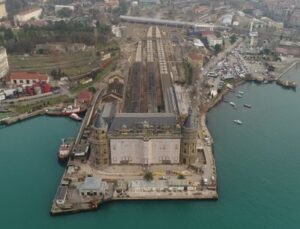Haydarpaşa Garı’nın çatı restorasyonu havadan görüntülendi
