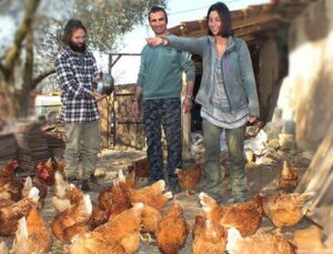 Permakültür çiftliği için Fransa’dan karavanla geldiler