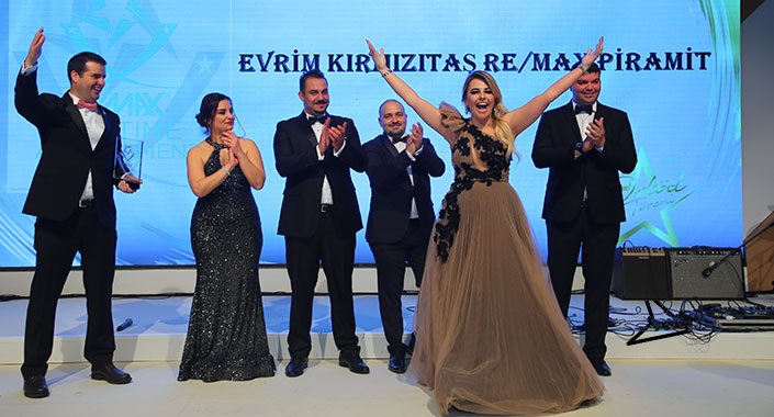Evrim Kırmızıtaş yaşam boyu başarı ödülü kazandı