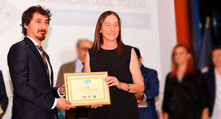 Folkart itibar ödülü aldı