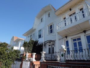 İkiz Andonaki Yalıları’ndan biri 55 milyon TL’ye satışta