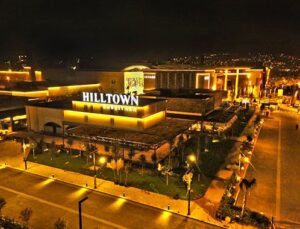 İzmir’deki Hilltown Karşıyaka AVM açıldı