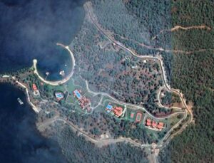 Okluk Koyu’ndaki yazlık sarayda bir at çiftliği eksikti!