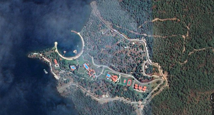 Okluk Koyu’ndaki yazlık sarayda bir at çiftliği eksikti!