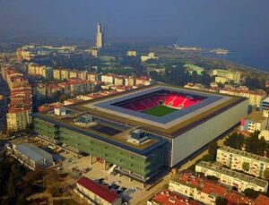 Gürsel Aksel Stadyumu yapılan hizmetine girdi