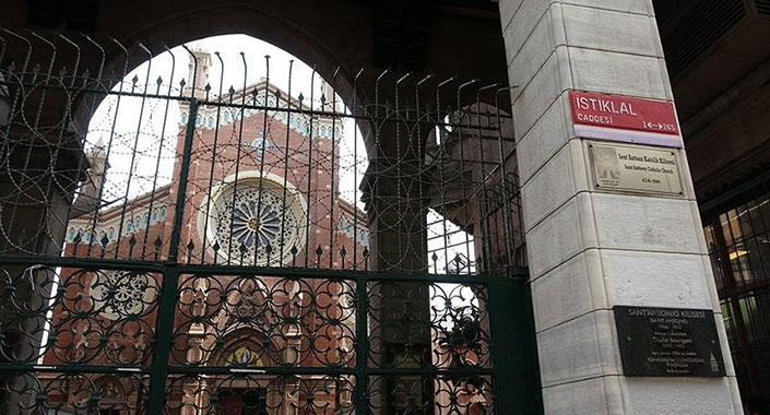 İstiklal Caddesi’ndeki Sent Antuan Kilisesi satışa çıktı