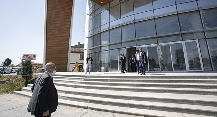 Temel Karamollaoğlu yeni genel merkez binasını inceledi