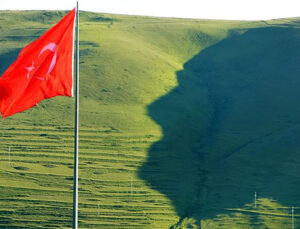 Ardahan’daki Atatürk silüeti görülmeye başlandı