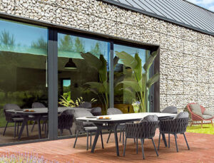 L’unica yemek masası takımı sizi bahçeye bekliyor