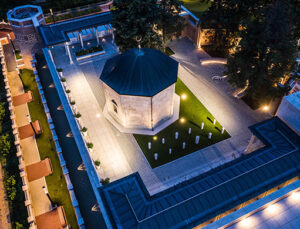 Gül Baba Türbesi’ne iki mükemmeliyet ödülü birden verildi