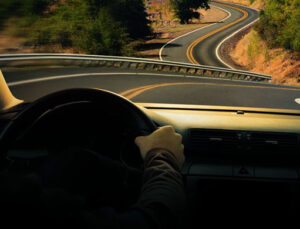 Uzun yolda otoyol hipnozuna kapılmayın