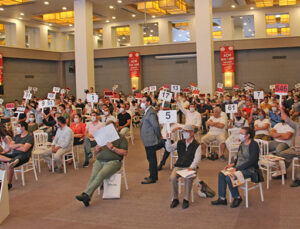 Torkam E5’te 3 saatte 235 milyon liralık dükkan satıldı