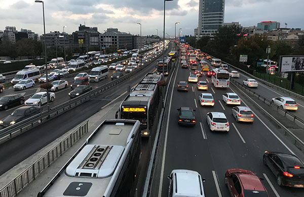 Sokağa çıkma kısıtlamaları akşam trafiğini arttırdı