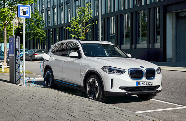 Yeni BMW iX3, 870 bin TL’ye Nisan’da Türkiye’de