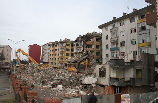 Rize’nin Pisa Kuleleri’nde yıkıma devam