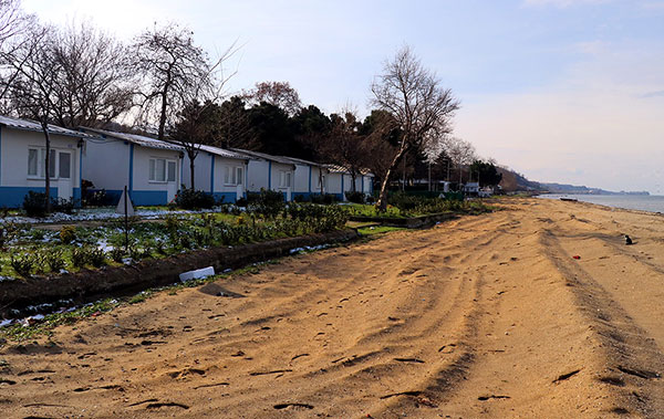 Tatilpark sokakta yaşayanlara yuva oldu