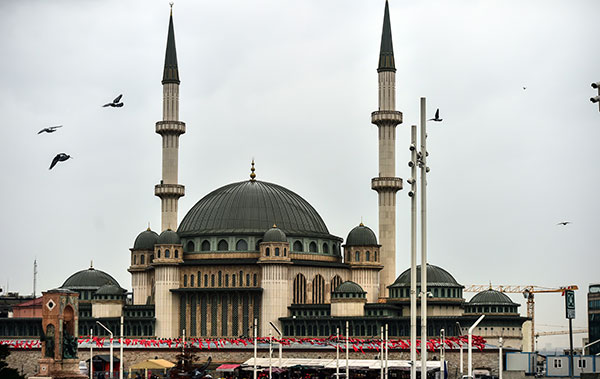 Taksim Camii’nin dış cephesi tamamlandı